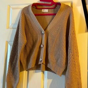 Tan 3 button cropped sweater🙊👜🧸